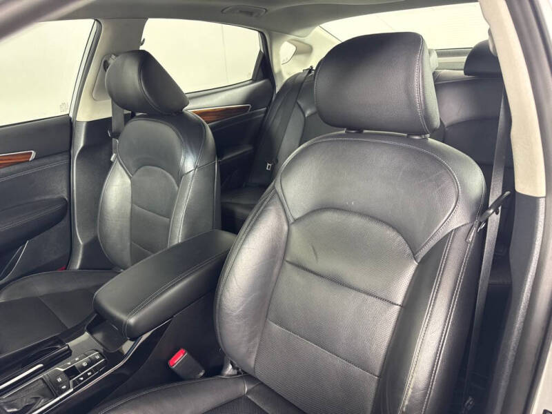 2018 Kia Cadenza Technology