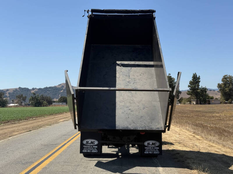 2015 Freightliner M2 106