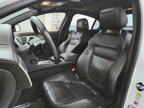 2015 Jaguar XF 3.0 Sport