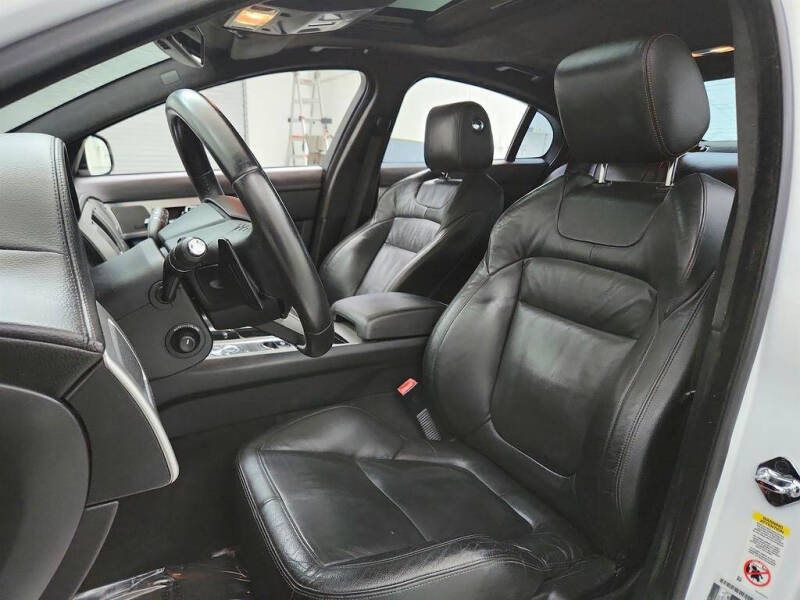 2015 Jaguar XF 3.0 Sport