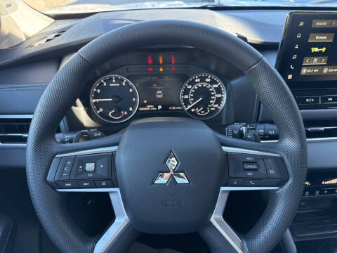 2025 Mitsubishi Outlander ES