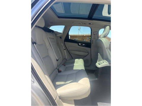 2019 Volvo XC60 T8 eAWD Momentum