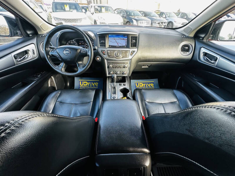 2017 Nissan Pathfinder SL