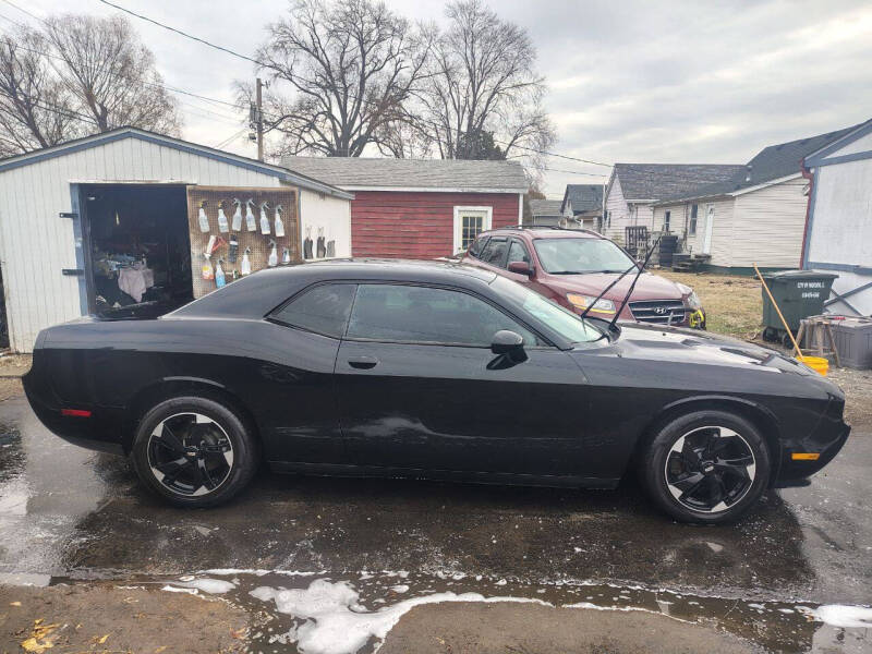 2013 Dodge Challenger SXT's photo