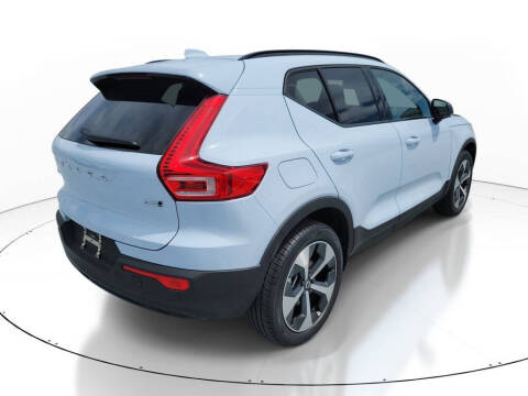 2026 Volvo XC40 B5 Core