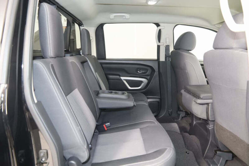 2023 Nissan Titan SV