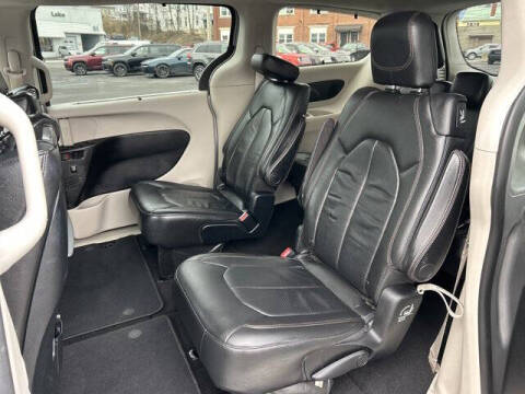 2017 Chrysler Pacifica Touring-L Plus