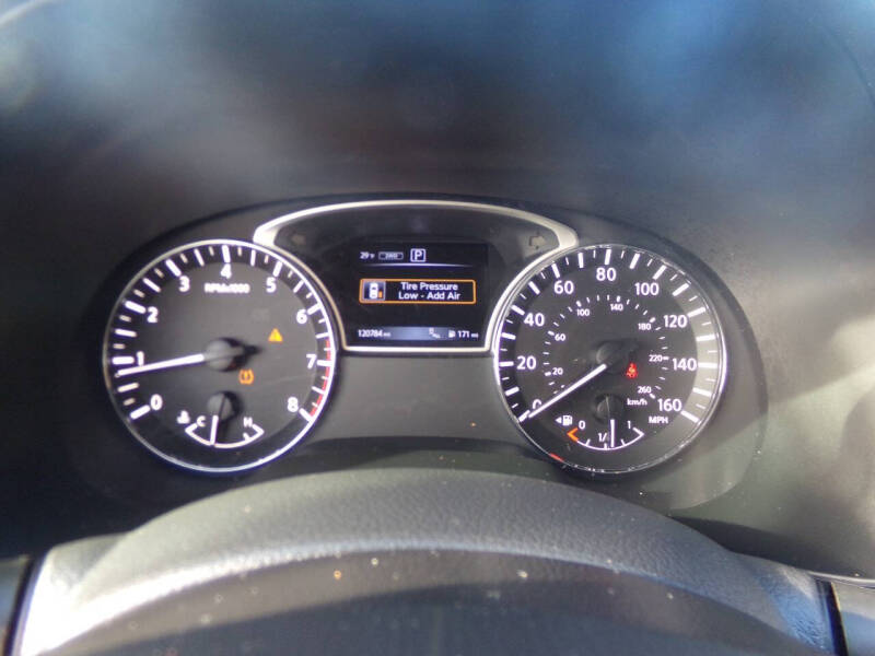 2017 Nissan Pathfinder SL