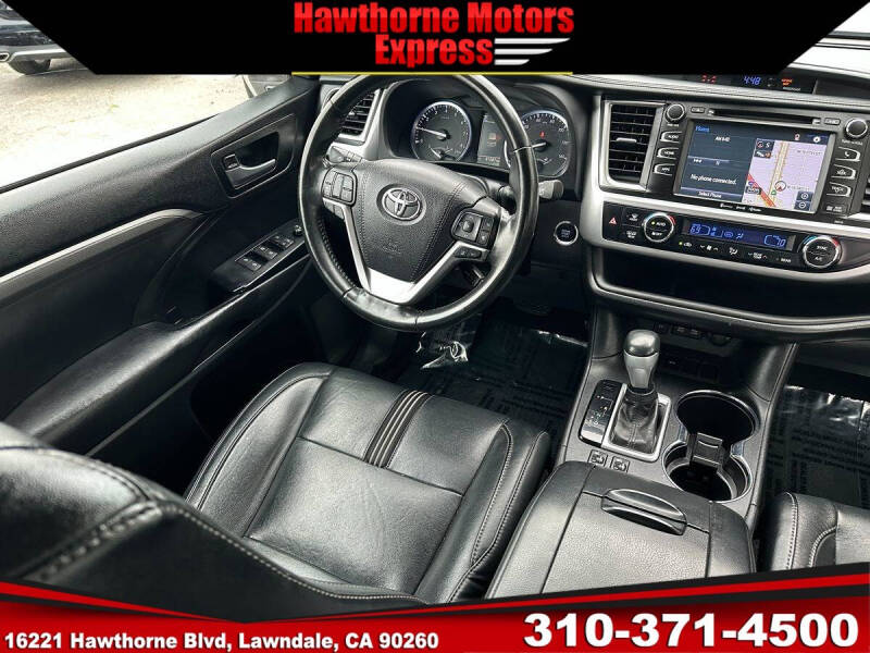 2017 Toyota Highlander SE