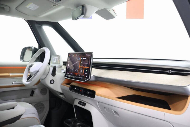 2025 Volkswagen ID. Buzz Pro S Plus 4Motion