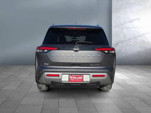 2023 Nissan Pathfinder SL