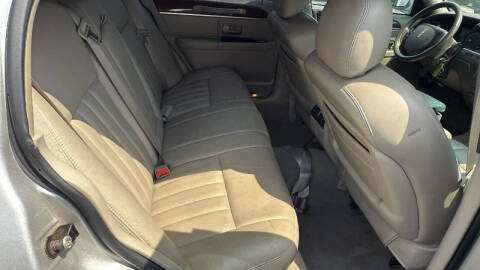 2005 Lincoln Town Car Signature