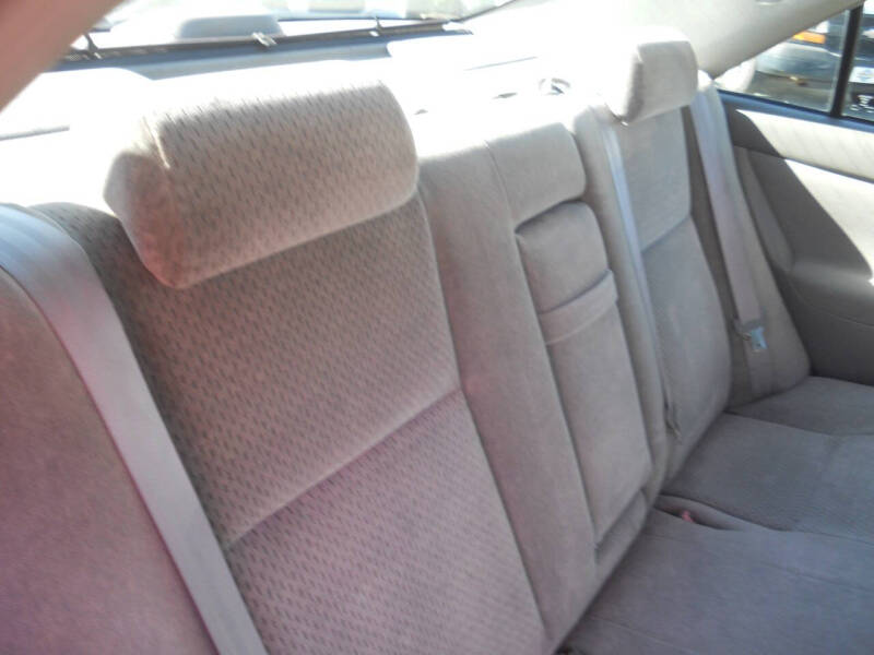 2002 Toyota Camry XLE photo 21