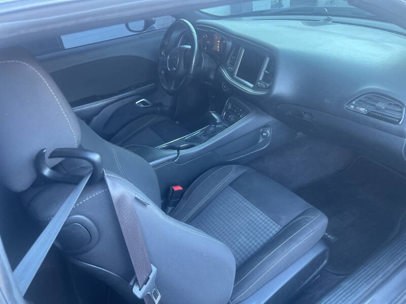 2017 Dodge Challenger R/T Shaker