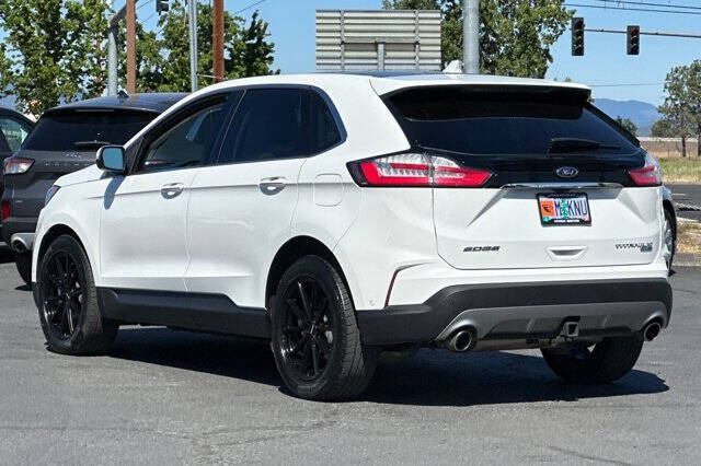 2020 Ford Edge Titanium