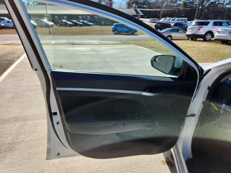 2019 Hyundai Elantra SE