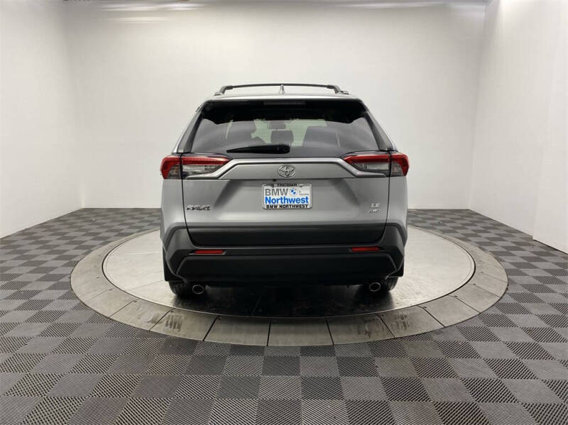 2020 Toyota RAV4 LE