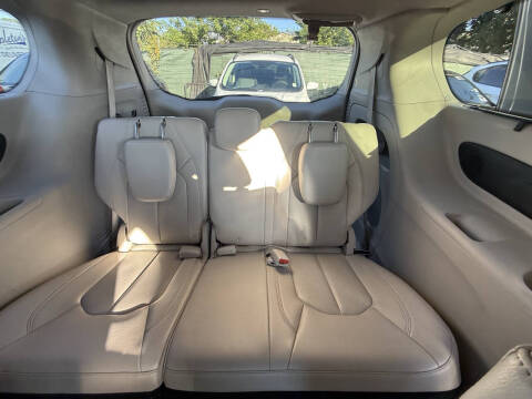 2017 Chrysler Pacifica Touring-L Plus