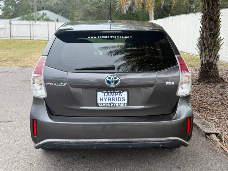 2017 Toyota Prius v Five