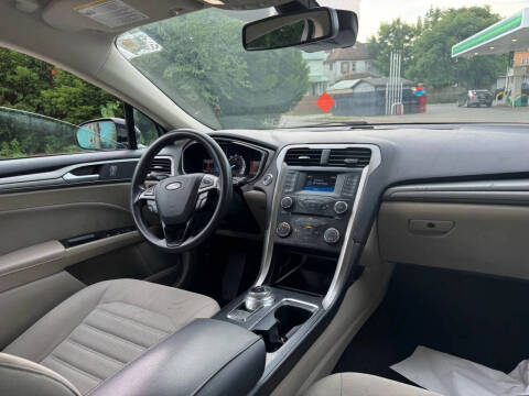 2017 Ford Fusion SE