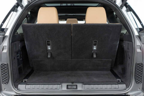 2024 Land Rover Discovery P300 Dynamic SE