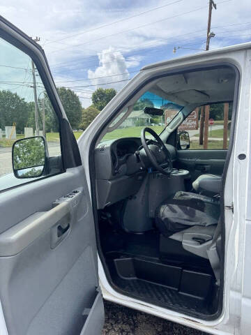 2004 Ford E-Series