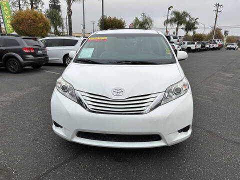 2017 Toyota Sienna LE 8-Passenger