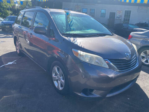 2014 Toyota Sienna LE 8-Passenger
