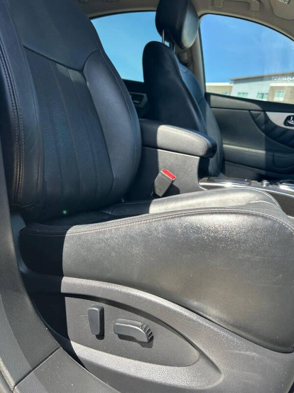2016 Infiniti QX70