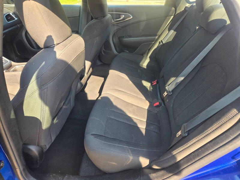 2017 Chrysler 200 LX