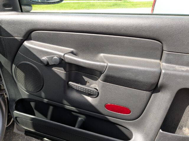 Silver 2004 Dodge Ram 1500 ST 14