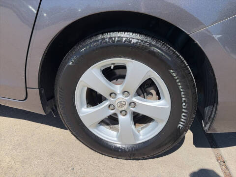 2011 Toyota Sienna LE 7-Passenger Auto Access Seat