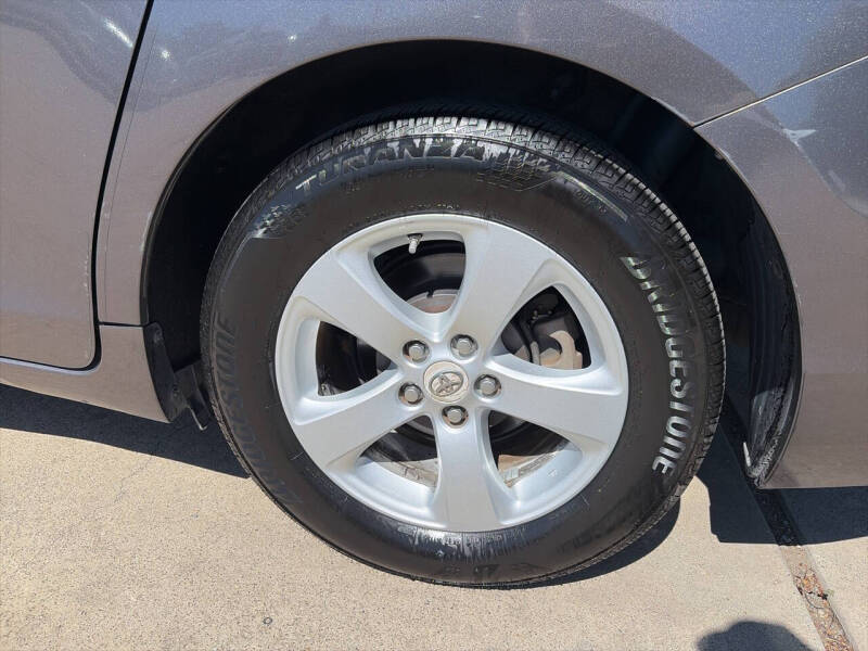 2011 Toyota Sienna LE 7-Passenger Auto Access Seat
