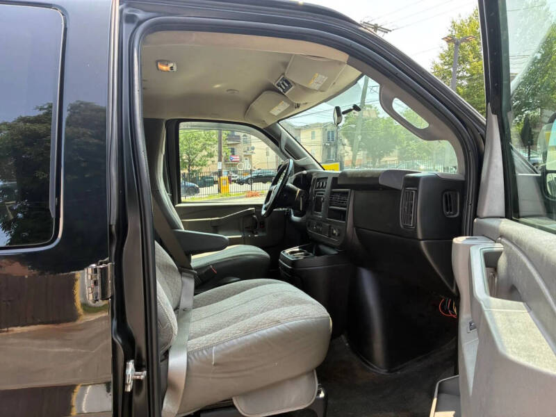 2017 GMC Savana LT 3500