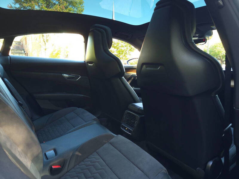 2023 Audi e-tron GT quattro Premium Plus