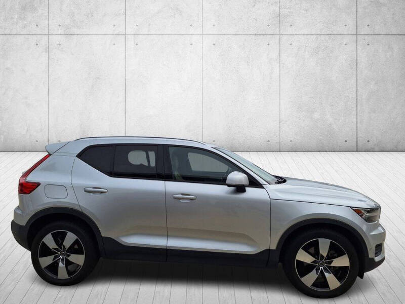 2019 Volvo XC40 T5 Momentum