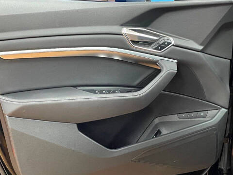 2021 Audi e-tron quattro Premium