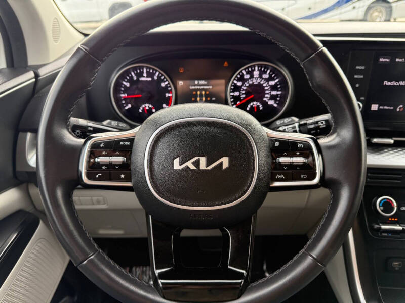 2024 Kia Carnival LX