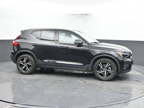 2025 Volvo XC40 B5 Core Bright Theme