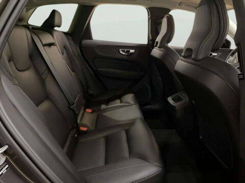 2025 Volvo XC60 B5 Core Dark Theme