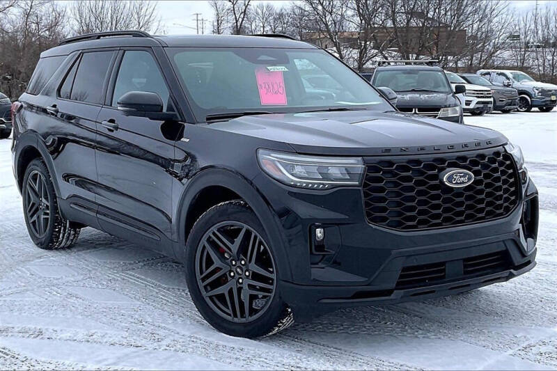 2025 Ford Explorer ST-LINE's photo