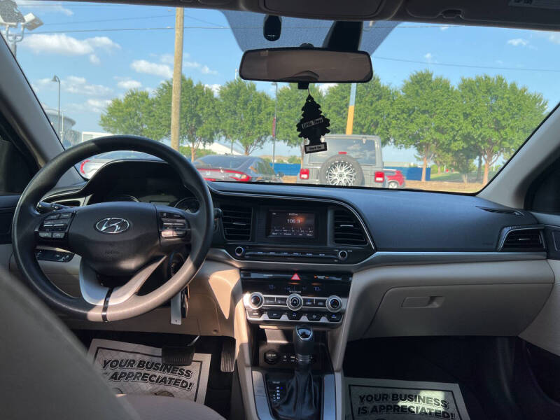 2020 Hyundai Elantra SE