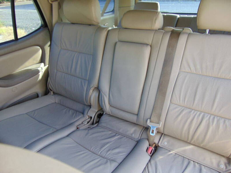 2005 Toyota Sequoia SR5