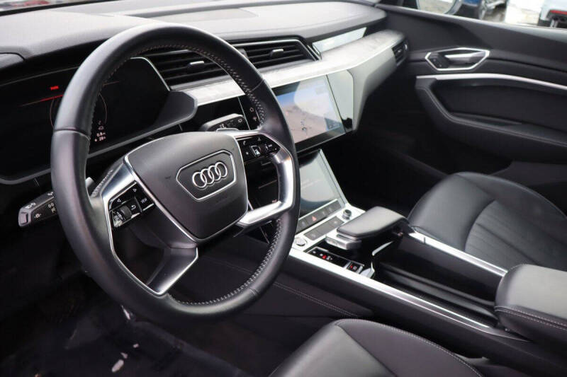 2021 Audi e-tron quattro Premium