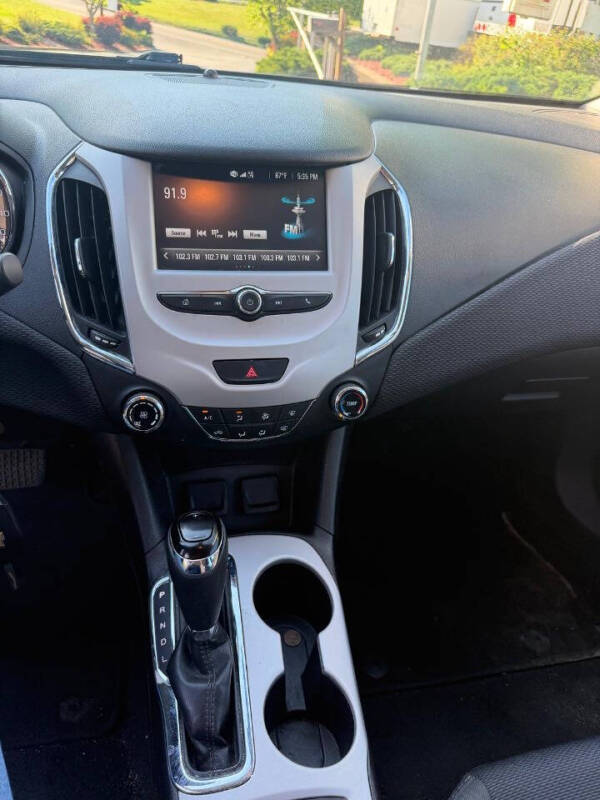 2017 Chevrolet Cruze LS Auto