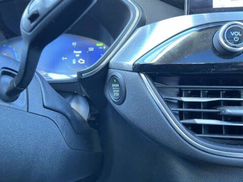 2022 Ford Escape Hybrid Titanium