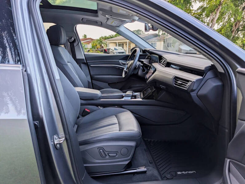 2021 Audi e-tron quattro Premium