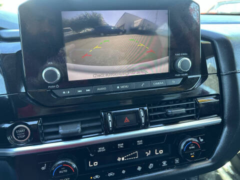 2022 Nissan Pathfinder SV