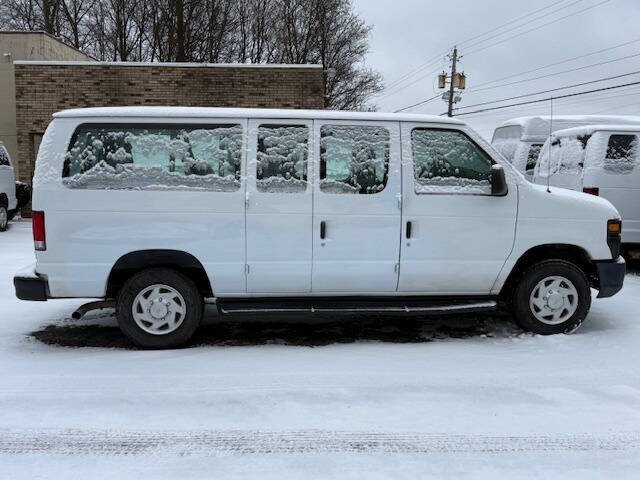 2014 Ford E-Series Econoline Wagon XLT's photo