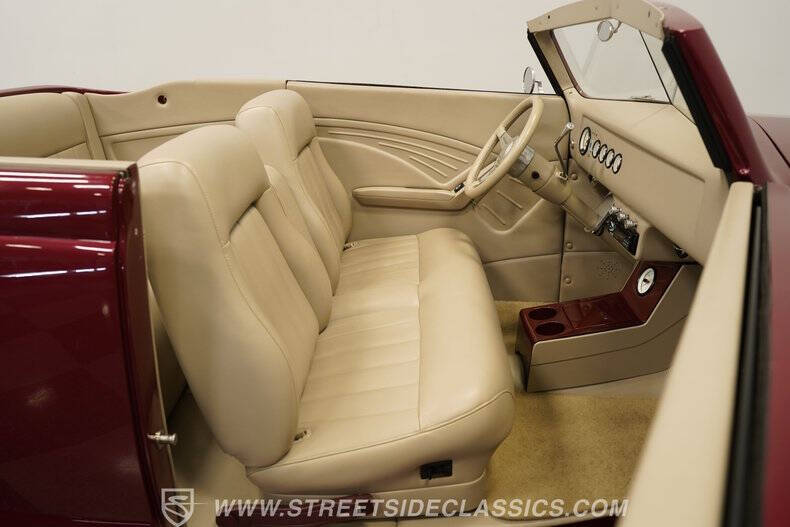 1937 Ford Cabriolet